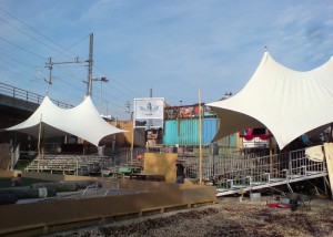 Eventzelt: Zeltbauten als Tribünenüberdachung