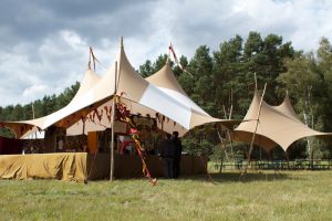 Zeltbauten und Festivalüberdachungen: Sternenbarke als Barzelt
